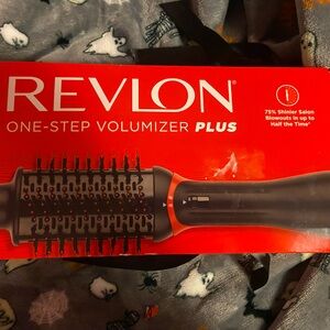 This product is a hair straightener brush it’s unopened and never been used